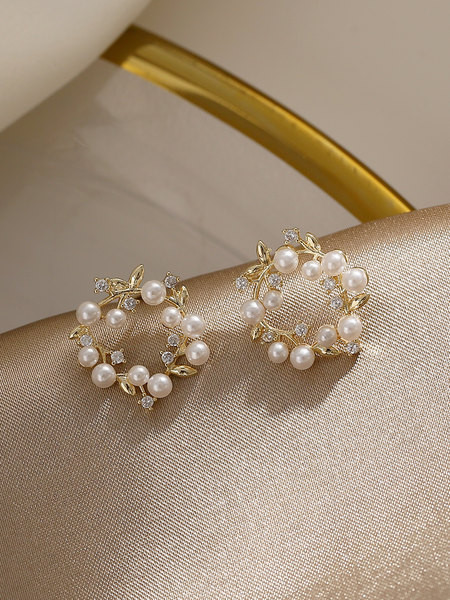 Кръгли обеци с декоративни камъни и перли