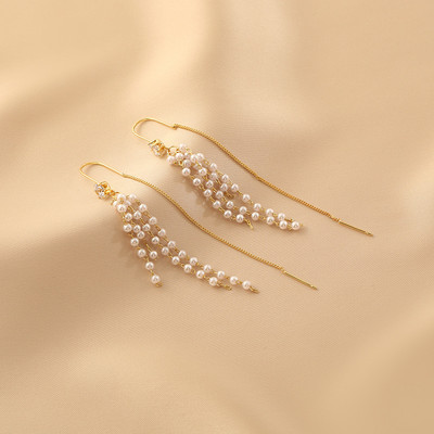 Moodsad naiste rippuvad pärlitega kõrvarõngad - kuldset värvi