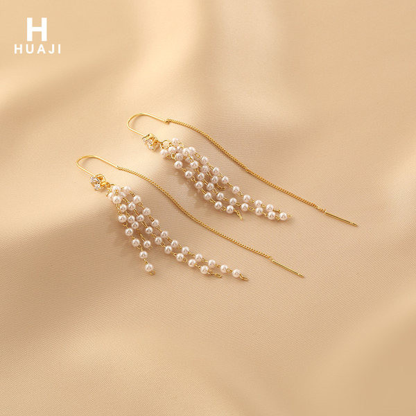 Moodsad naiste rippuvad pärlitega kõrvarõngad - kuldset värvi