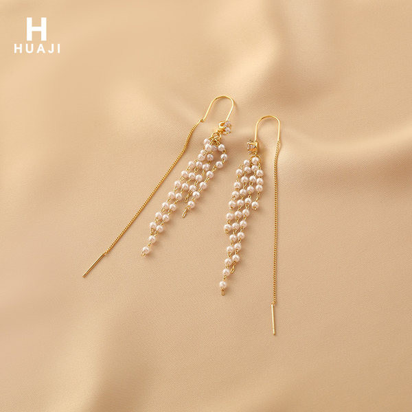 Moodsad naiste rippuvad pärlitega kõrvarõngad - kuldset värvi