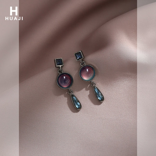 Μοντέρνα γυναικεία κρεμαστά σκουλαρίκια με πέτρες