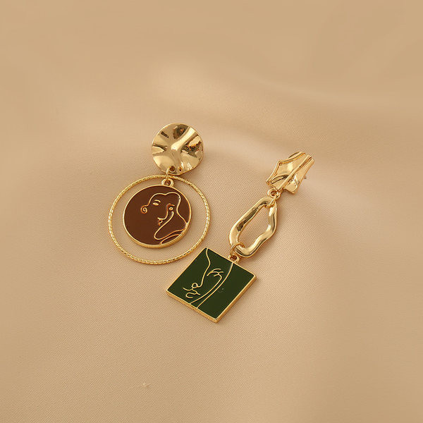 Актуални дамски обеци 