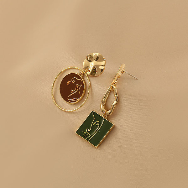 Актуални дамски обеци 