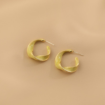 Ženske naušnice bež i zlatne boje