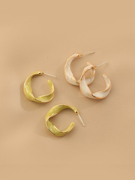 Ženske naušnice bež i zlatne boje