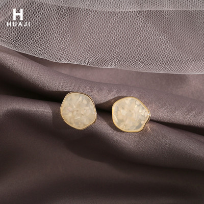 Naiste ümarad kõrvarõngad - mitu mudelit