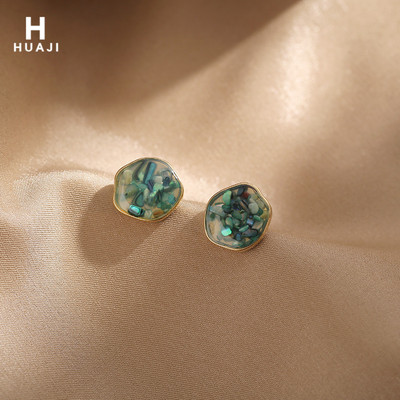 Naiste ümarad kõrvarõngad - mitu mudelit