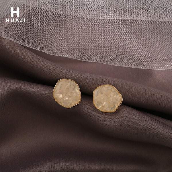 Naiste ümarad kõrvarõngad - mitu mudelit