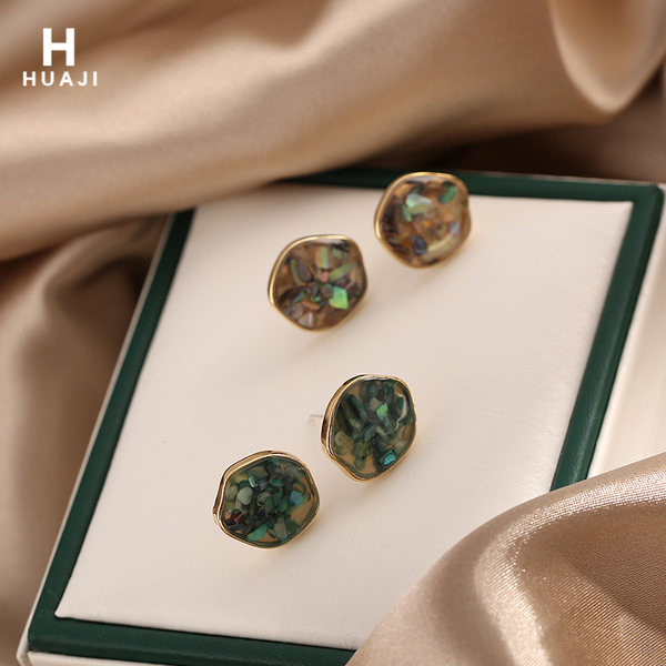 Naiste ümarad kõrvarõngad - mitu mudelit