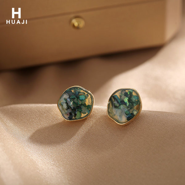 Naiste ümarad kõrvarõngad - mitu mudelit