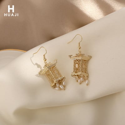 Γυναικεία ρετρό σκουλαρίκια σε χρυσό χρώμα