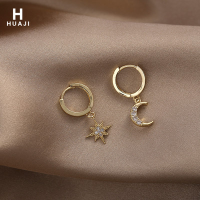 Ежедневни обеци с висулка луна - в два цвята