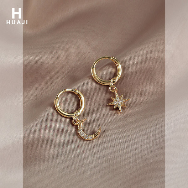 Ежедневни обеци с висулка луна - в два цвята