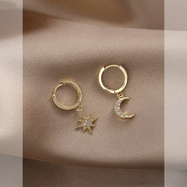 Ежедневни обеци с висулка луна - в два цвята