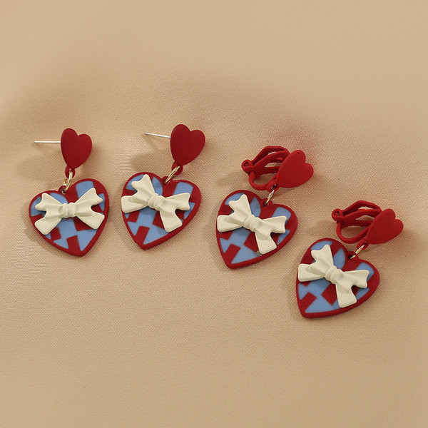 Ženske naušnice u obliku srca sa trakom