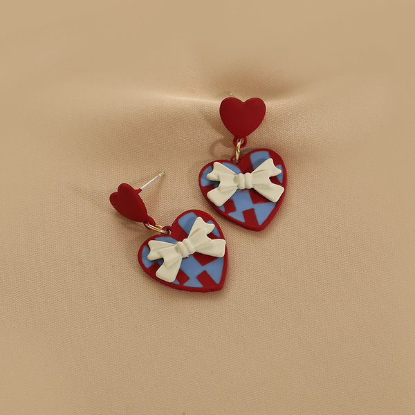 Ženske naušnice u obliku srca sa trakom