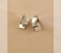 Γυναικεία σκουλαρίκια σε ασημί χρώμα