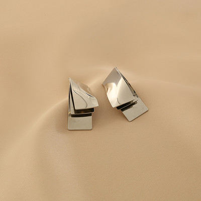 Γυναικεία σκουλαρίκια σε ασημί χρώμα