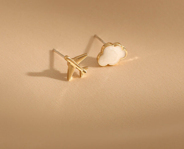 Γυναικεία σκουλαρίκια σε σχήμα αεροπλάνου και σύννεφου