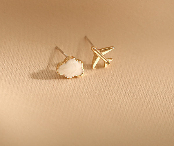 Γυναικεία σκουλαρίκια σε σχήμα αεροπλάνου και σύννεφου