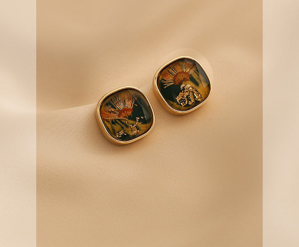 Naiste retro-kõrvarõngad aplikatsiooniga