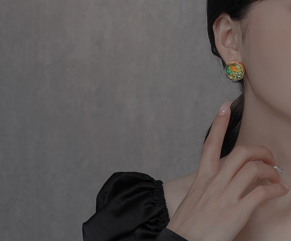 Naiste retro-kõrvarõngad aplikatsiooniga