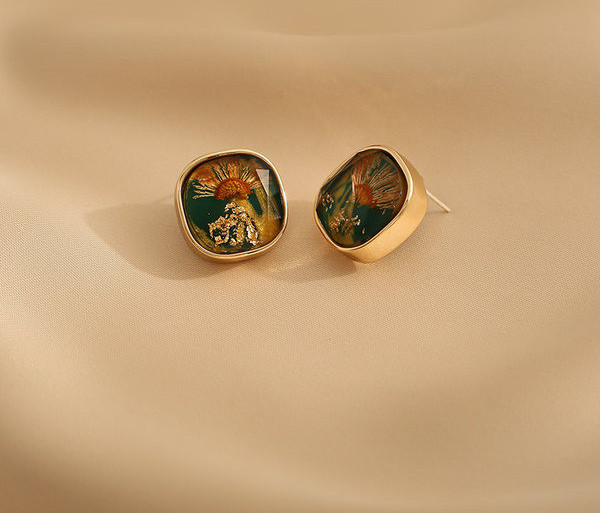 Naiste retro-kõrvarõngad aplikatsiooniga