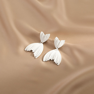 Стилни обеци в два цвята