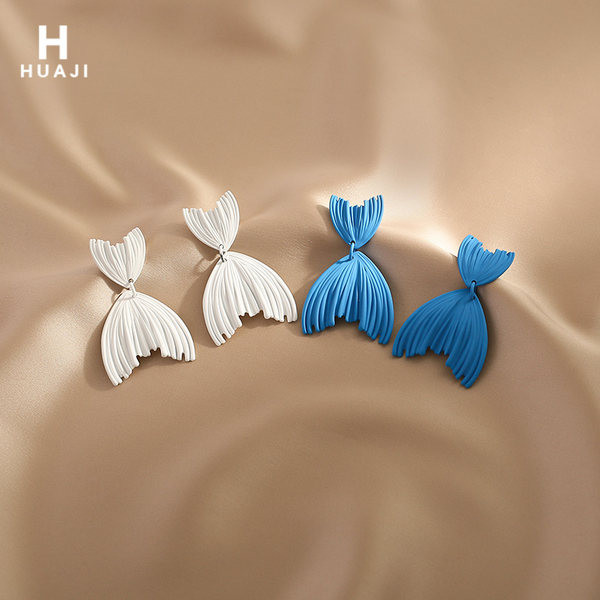 Стилни обеци в два цвята