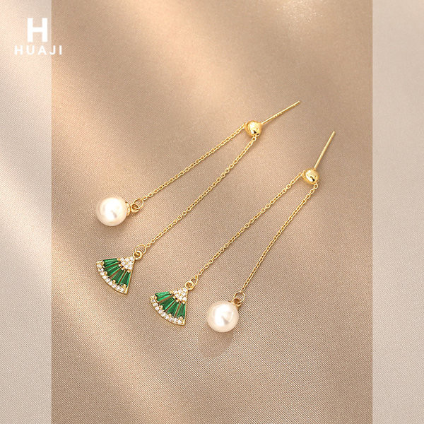 Κρεμαστά γυναικεία σκουλαρίκια με διακοσμητικές πέτρες και πέρλες