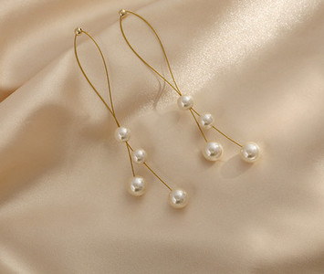 Naiste stiilsed pärliripatsiga kõrvarõngad uus mudel