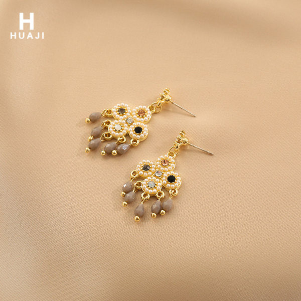 Μοντέρνα γυναικεία σκουλαρίκια με πέτρες