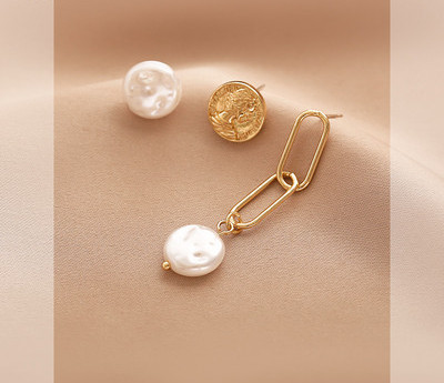 Γυναικεία σκουλαρίκια σε λευκό και χρυσό χρώμα