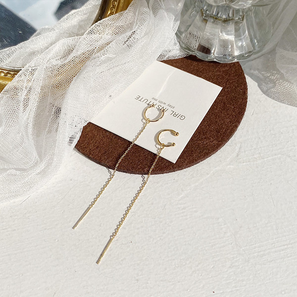 Novi model dugih naušnica u zlatnoj boji