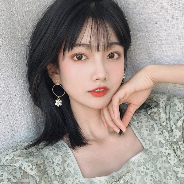 Lilleripatsiga naiste kõrvarõngad