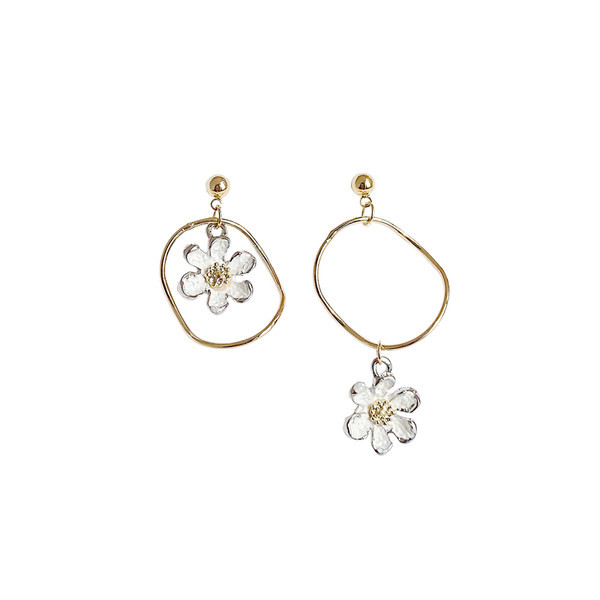 Lilleripatsiga naiste kõrvarõngad