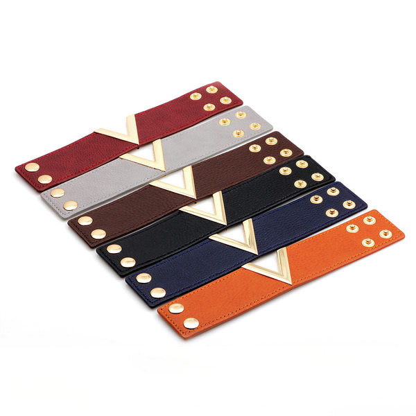 Μοντέρνο γυναικείο βραχιόλι από οικολογικό δέρμα με μεταλλικό κούμπωμα