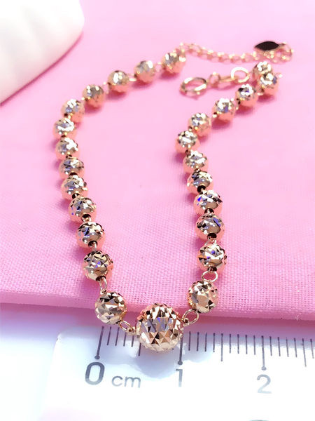 Kuldne naiste käevõru reljeefsete helmestega