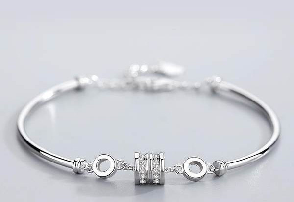 Zelta rokassprādze ar akmeņiem