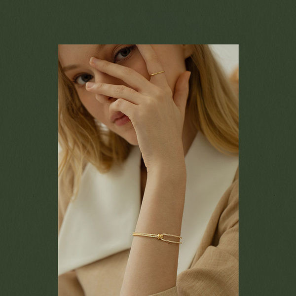 Μοντέρνο γυναικείο βραχιόλι με πέτρες σε χρυσό χρώμα