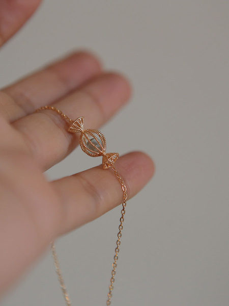 Χρυσό γυναικείο βραχιόλι με πέτρες