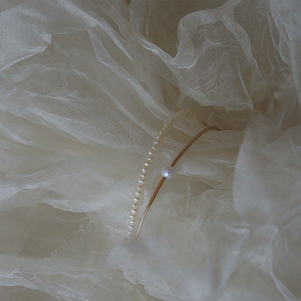 Κομψό γυναικείο βραχιόλι με πέρλες