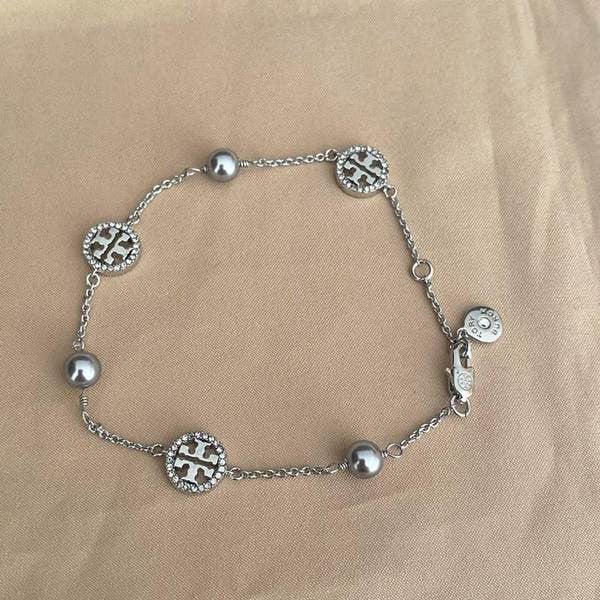 Μοντέρνο γυναικείο βραχιόλι σε τρία χρώματα με διακοσμητικές πέτρες