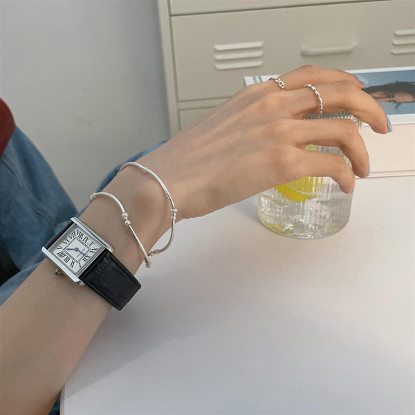 Ασημένιο χρώμα βραχιόλι με πέρλες