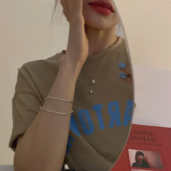 Ασημένιο χρώμα βραχιόλι με πέρλες