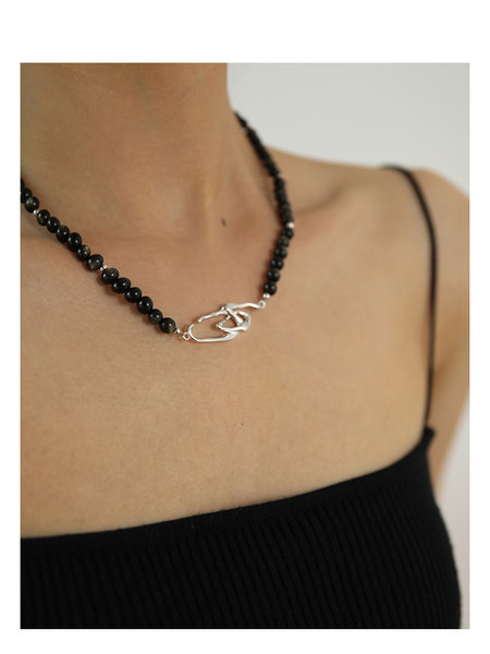 Γυναικείο λεπτό κολιέ με μεταλλικό κούμπωμα