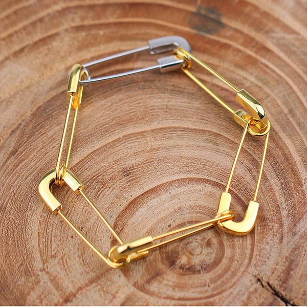 Moderna ženska narukvica od sigurnosnih igala