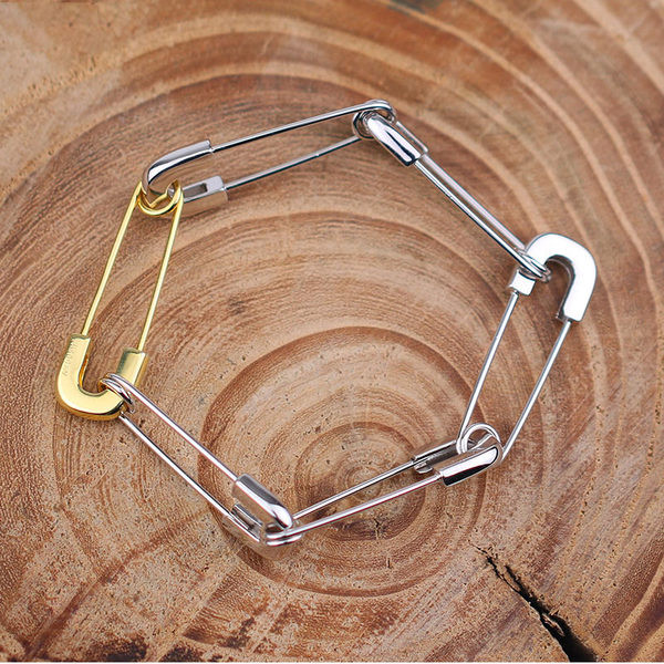 Moderna ženska narukvica od sigurnosnih igala