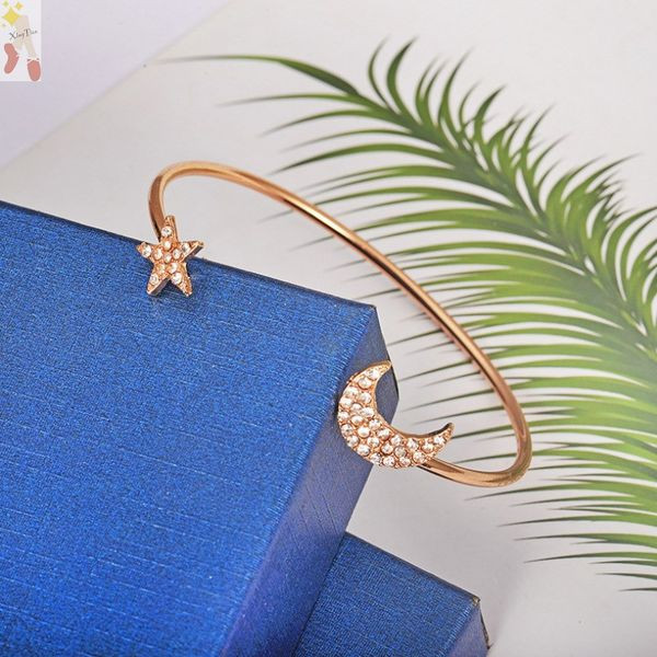 Moderan set ženskih narukvica s kamenčićima