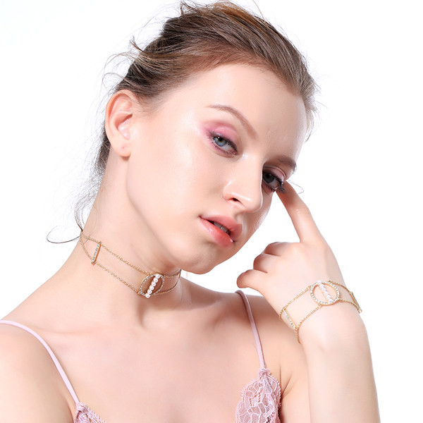 Κομψό βραχιόλι με πέτρες και πέρλες